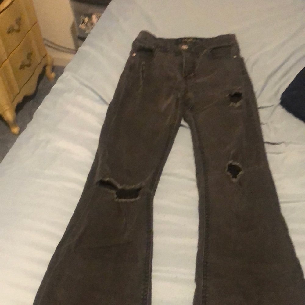 These are size 7, W 27, L 32 1/2
